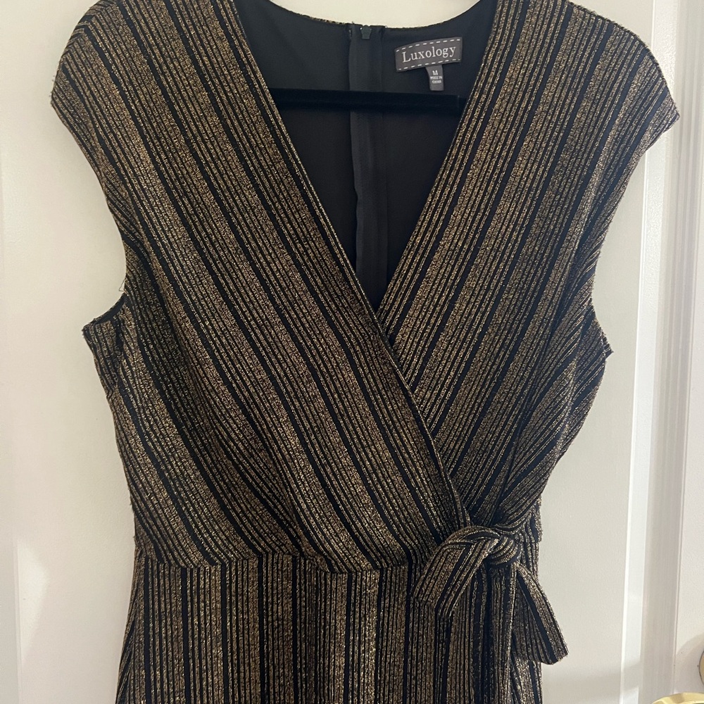 Luxology Elegant Black and Gold Midi Dress